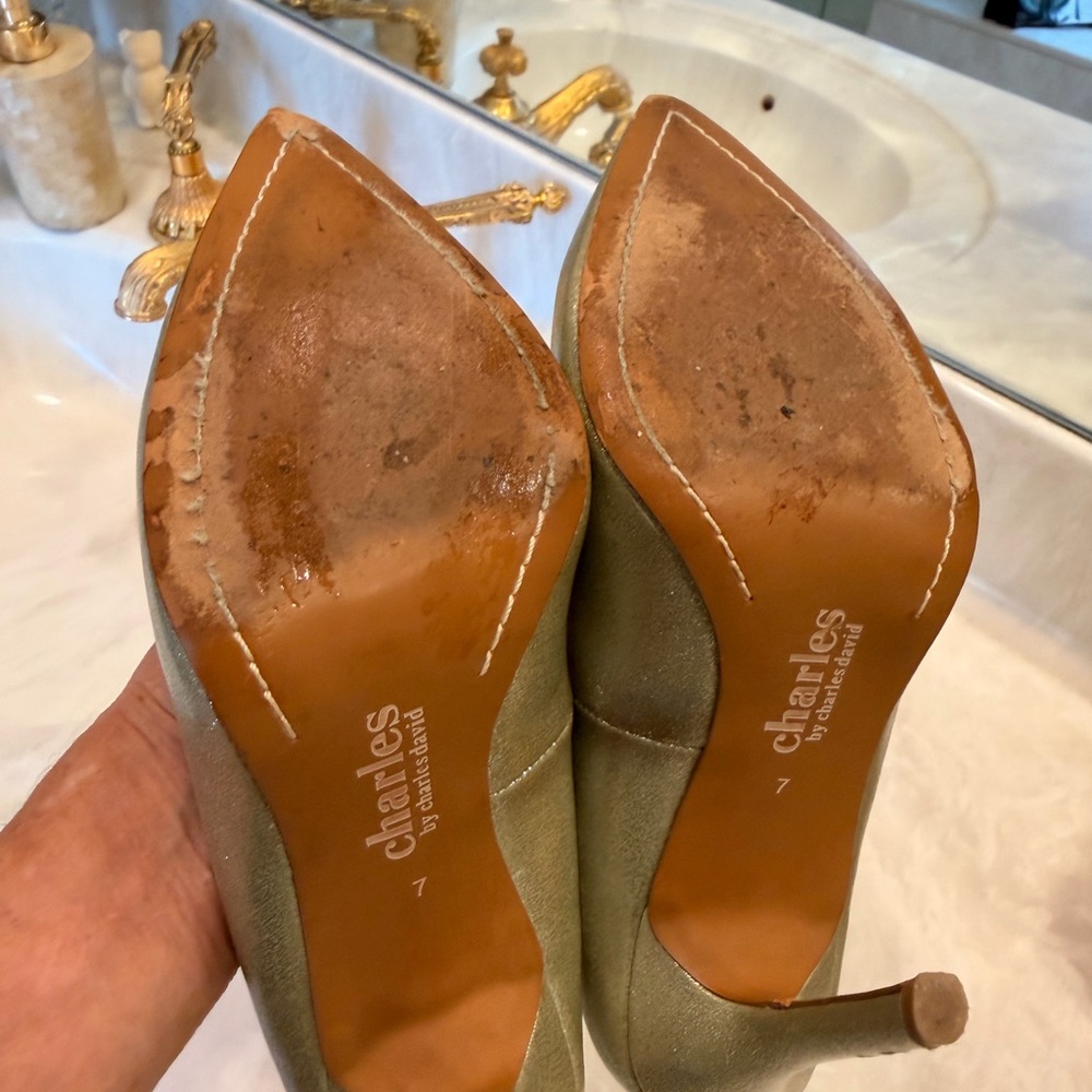 We Like to Party! Charles by Charles David “Pact” Shimmering Silver Heels, Sz 7 - Picture 10 of 12